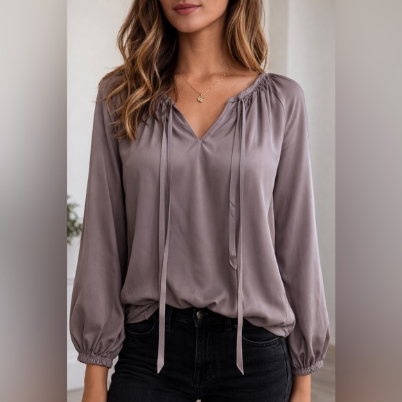 Elegant Women's Blouse in Dark Lavender - Picture 2 of 5